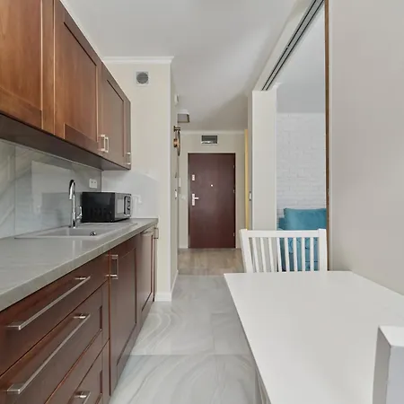 Pastel & Floral With Parking In By Renters Appartement *