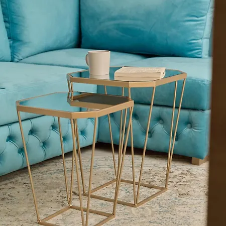 Pastel & Floral With Parking In By Renters