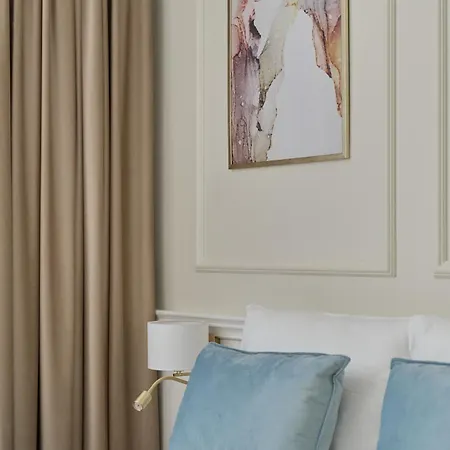 Pastel & Floral With Parking In By Renters Appartement *