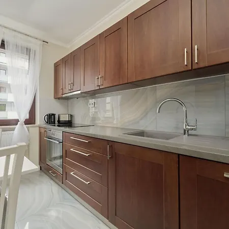 Pastel & Floral With Parking In By Renters Appartement *