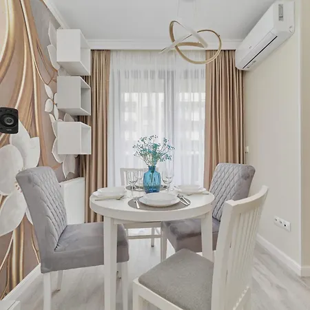 Pastel & Floral With Parking In By Renters Appartement