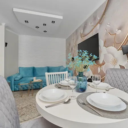 Pastel & Floral With Parking In By Renters Appartement *