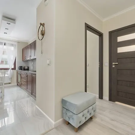 Pastel & Floral With Parking In By Renters Appartement
